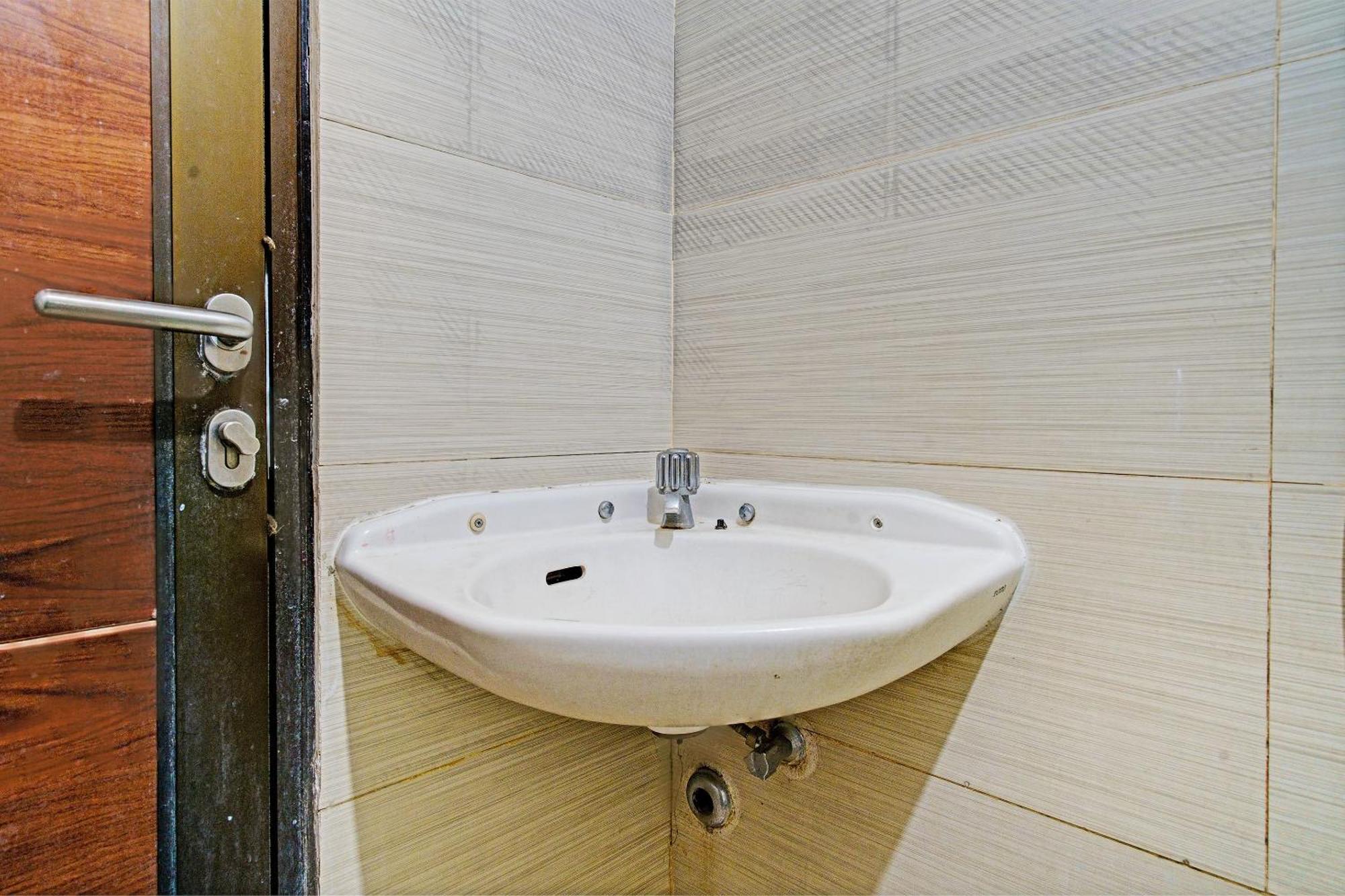 Oyo Life 93065 Gateway Pasteur By Glory Rent Hotel